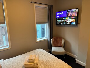2 Schlafzimmer, Schreibtisch, Bügeleisen/Bügelbrett, kostenloses WLAN