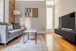 Fernseher, Stereoanlage