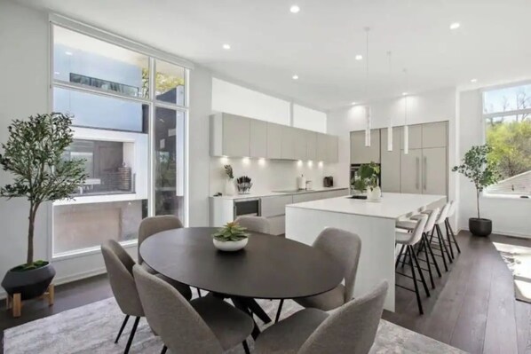 Dining - Luxe house steps away from the Beltline and PCM (Atlanta)