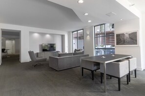 Interior - Gorgeous South Beach 1BR w/ Pool & Gym, nr AT&T Park, by Blueground (San Francisco)