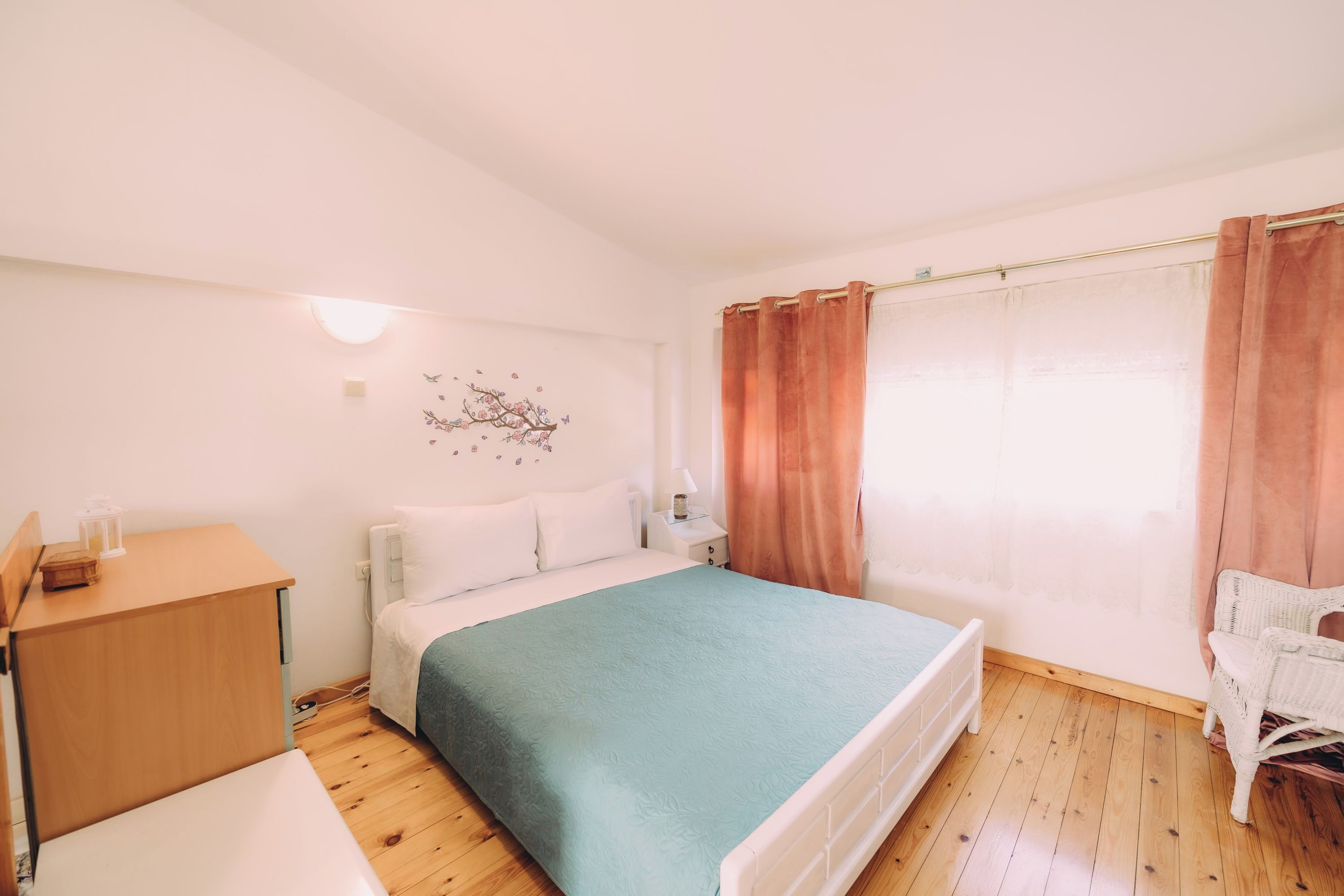 2 habitaciones, tabla de planchar con plancha, wifi y ropa de cama 