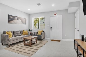 Smart TV, video games - Sistrunk Shades Villas 2 Townhomes Combined Brand New Townhomes in Downtown (Fort Lauderdale)