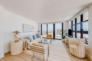 Fernseher, Tischtennisplatte