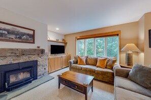 TV, books, stereo - Ski-in/ski-out condo in Warren with seasonal pool, mountain views, & W/D (Warren)
