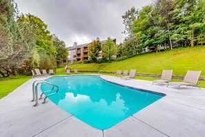 Pool - Ski-in/ski-out condo in Warren with seasonal pool, mountain views, & W/D (Warren)