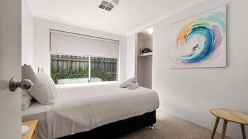 3 bedrooms, iron/ironing board, WiFi, bed sheets