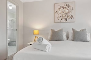 3 bedrooms, desk, iron/ironing board, WiFi