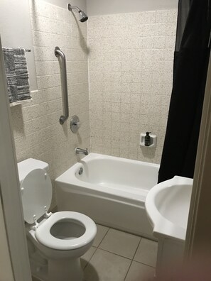Handtücher, Seife, Shampoo, Toilettenpapier