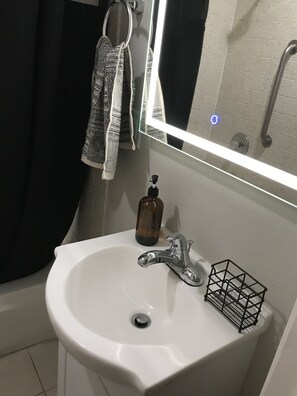 Handtücher, Seife, Shampoo, Toilettenpapier