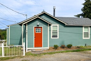 Exterior - The Quacker Jack | Cozy house in Port Orchard with Gas Fireplace - dog-friendly (Port Orchard)