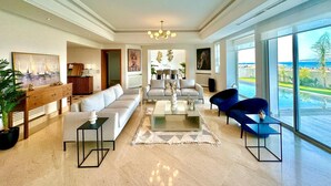 Ảnh chưa phân loại, 5 trong số 38 ảnh, nút