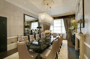 House | 6 bedrooms, Internet - Luxurious Chester House in Belgravia With Private Entrance to Eaton Square Gardens (London)