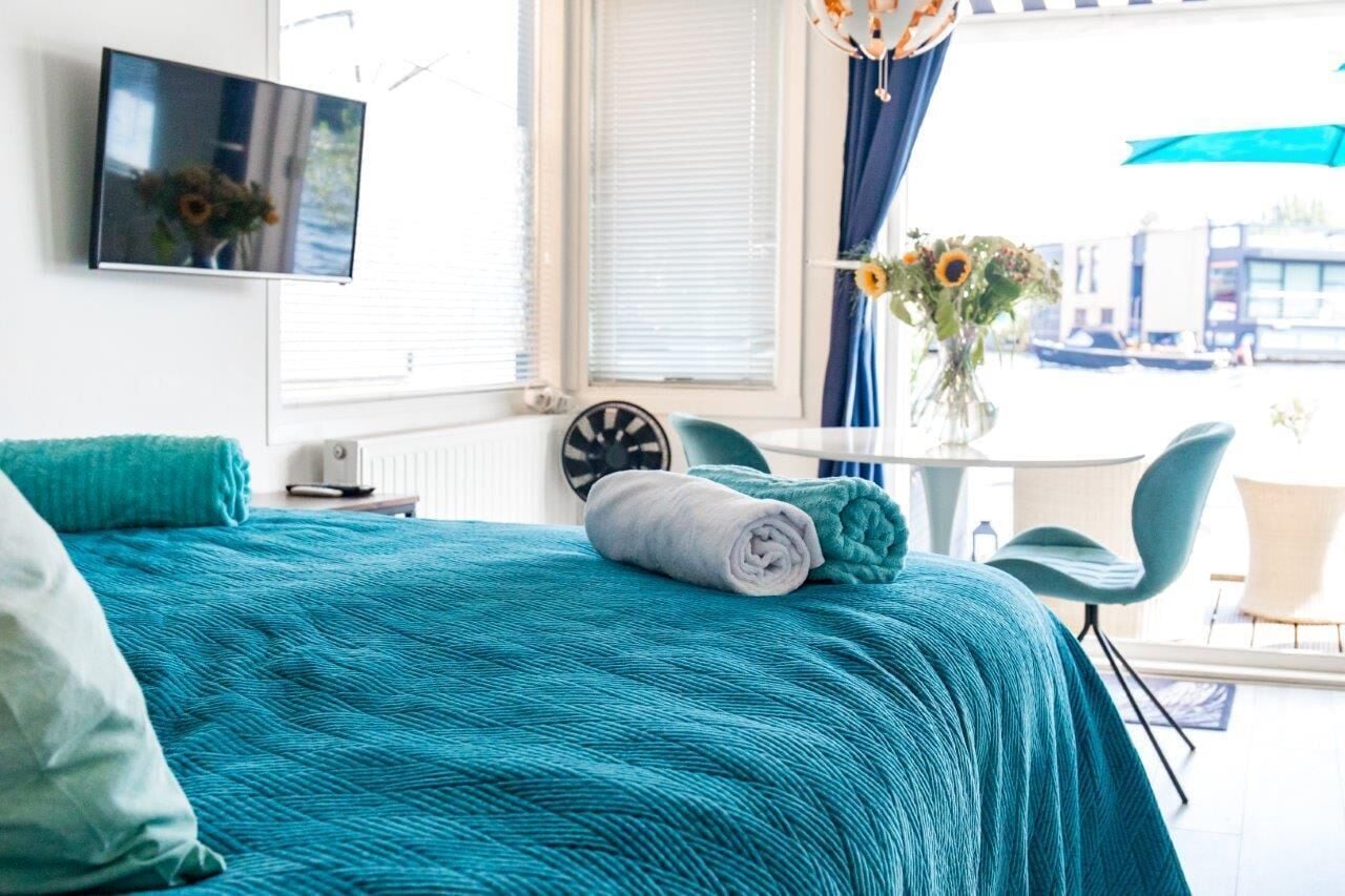 1 slaapkamer, een strijkplank/strijkijzer, wifi, beddengoed