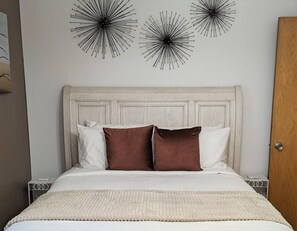 2 bedrooms, desk, iron/ironing board, free WiFi