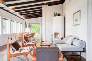 Télévision, cheminée