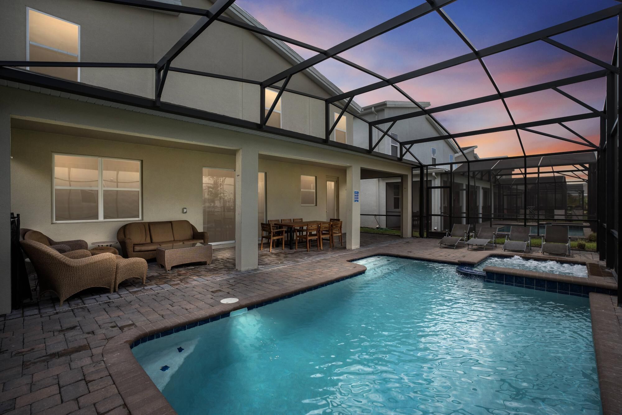 House | 8 bedrooms