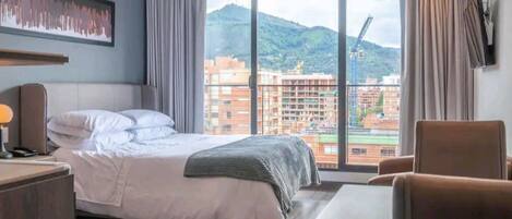 1 quarto, cofres nos quartos, ferros/tábuas de passar roupa