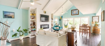 Stay at Waterfront Home with Pier & Community Park