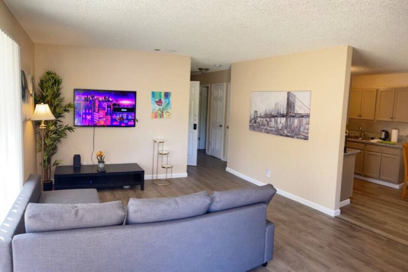 2247 W Dakota Fresno · Nice King Bed!! Fenced BackYard- W/D and Parking!!
