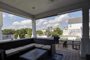Terrace/patio - Luxurious 4 BD, 3 BA w/Community Infinity Pool, Kayaks, Bikes and Free Activities Including Golf! (Bethany Beach)