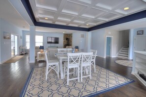 Dining - Luxurious 4 BD, 3 BA w/Community Infinity Pool, Kayaks, Bikes and Free Activities Including Golf! (Bethany Beach)