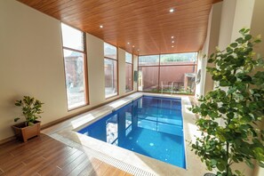 Piscine intérieure, piscine chauffée