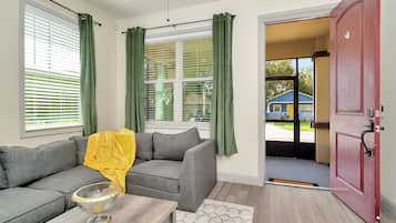 Smart-TV, Kamin, Stereoanlage
