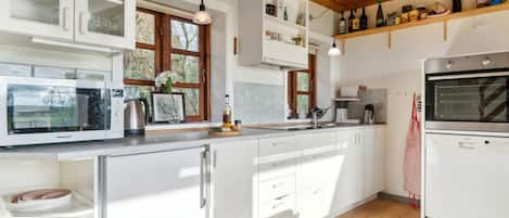 Refrigerador, microondas, horno y lavavajillas