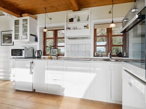 Kjøleskap, mikrobølgeovn, ovn og oppvaskmaskin