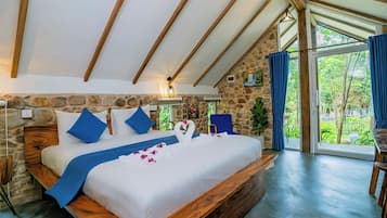 Deluxe Bungalow, 1 King Bed | Hypo-allergenic bedding, minibar, individually decorated, desk