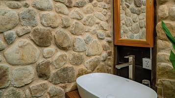 Deluxe Bungalow, 1 King Bed | Bathroom | Shower, hair dryer, slippers, towels