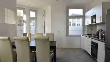 KĂŒhlschrank, Mikrowelle, Ofen, Herdplatte