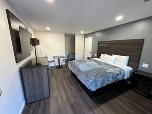 Memory foam beds, desk, free WiFi, bed sheets