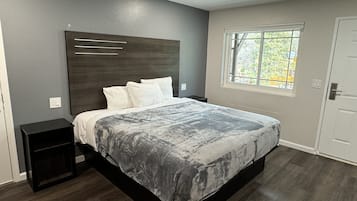 Habitación individual Deluxe, 1 cama King size, para no fumadores | Escritorio, wifi gratis y ropa de cama 