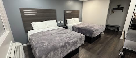 Phòng đôi, 2 giường đôi, không hút thuốc | 1 phòng ngủ, nệm cao su hoạt tính (memory foam), bàn