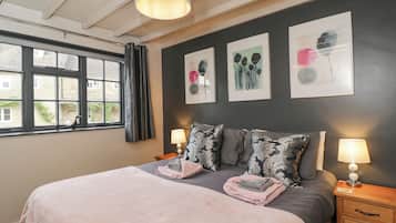 1 bedroom, individually decorated, individually furnished, free WiFi