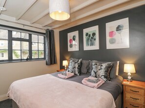 1 makuuhuone, yksilöllisesti sisustettu, yksilöllisesti kalustettu