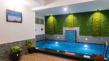 2 indoor pools