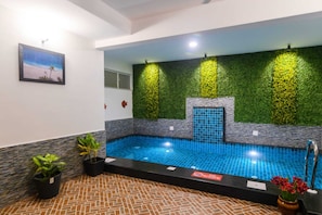 2 indoor pools - Lotus & Orchid Villas by Ramnath Homes (Alto de Porvorim)
