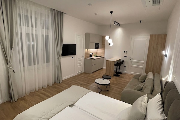 Comfort Apartment, 1 Queen Bed with Sofa bed | 2 bedrooms, in-room safe, individually decorated, individually furnished