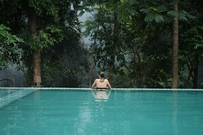 Outdoor pool - Nampien Yorla Pa (Parkngum)