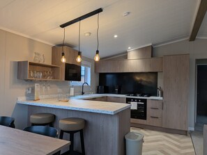 Cottage | Private kitchen | Fridge, dishwasher, electric kettle, toaster - Bluebell (Leominster)