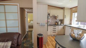 Kühlschrank, Geschirrspüler, Wasserkocher, Toaster