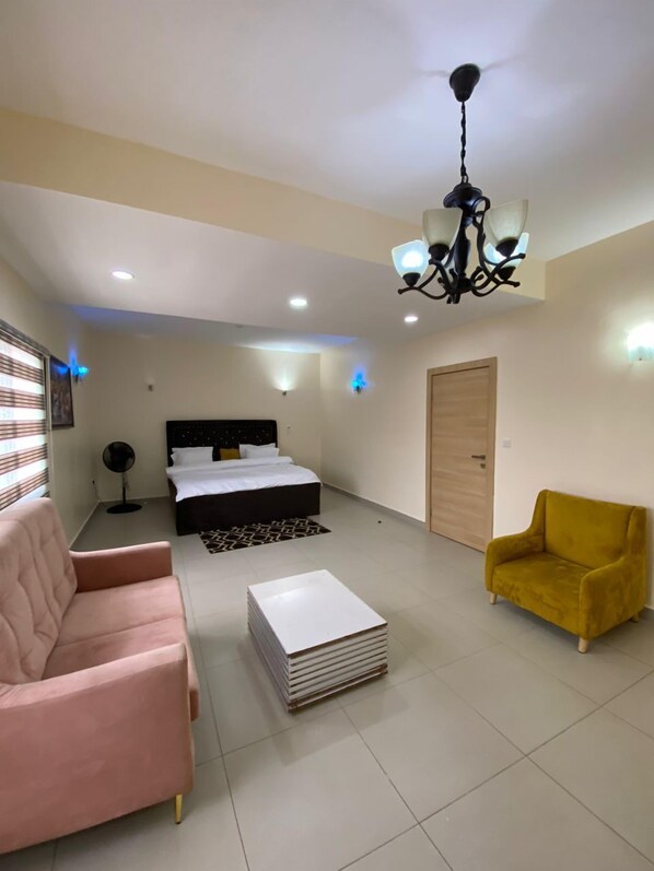 Standaard appartement | 4 slaapkamers, een bureau, een laptopwerkplek, gratis kabelinternet