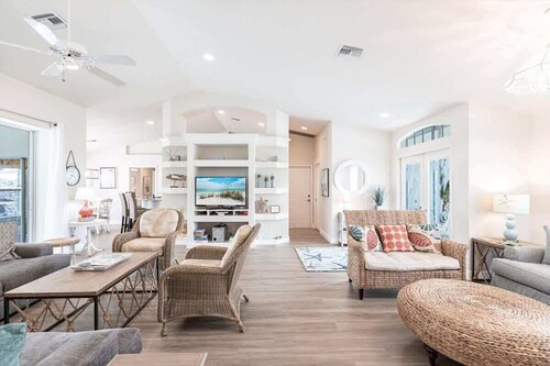 3 BDRM Island Retreat w/ Private  Heated Pool