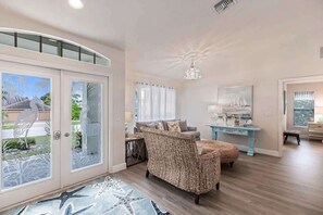 TV - 3 BDRM Island Retreat w/ Private Pool (Marco Island)