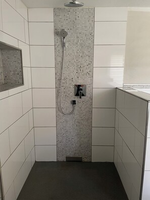 Handtücher, Seife, Toilettenpapier