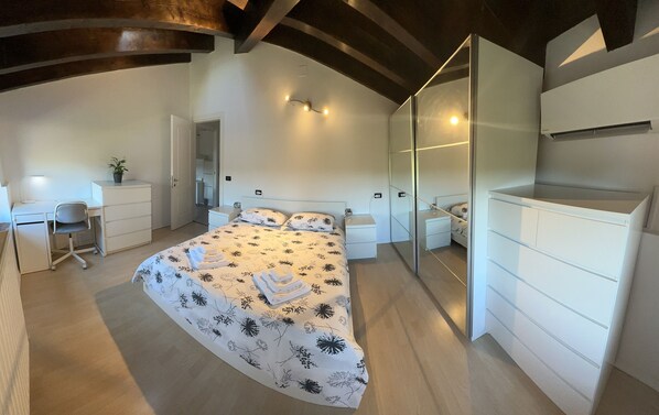 1 bedroom, in-room safe, desk, iron/ironing board - Feather Apartment (Gorizia)