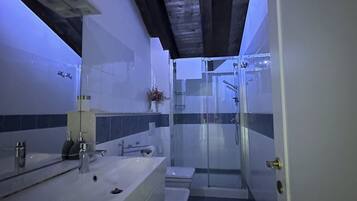 Doccia, articoli per l'igiene personale ecosostenibili, asciugacapelli