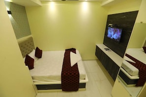 Deluxe Room | Soundproofing, free WiFi, bed sheets